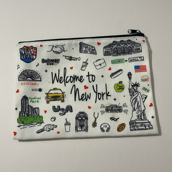 New York City Make up Bag with separate zippered pouch - Picture 10 of 10